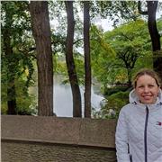 Me defino como una persona alegre, flexible, trabajadora y exigente con cada cosa que hago en mi día a día. 
Tengo experiencia dando inglés a adultos y niños, pero si fuera online preferiría a adultos.